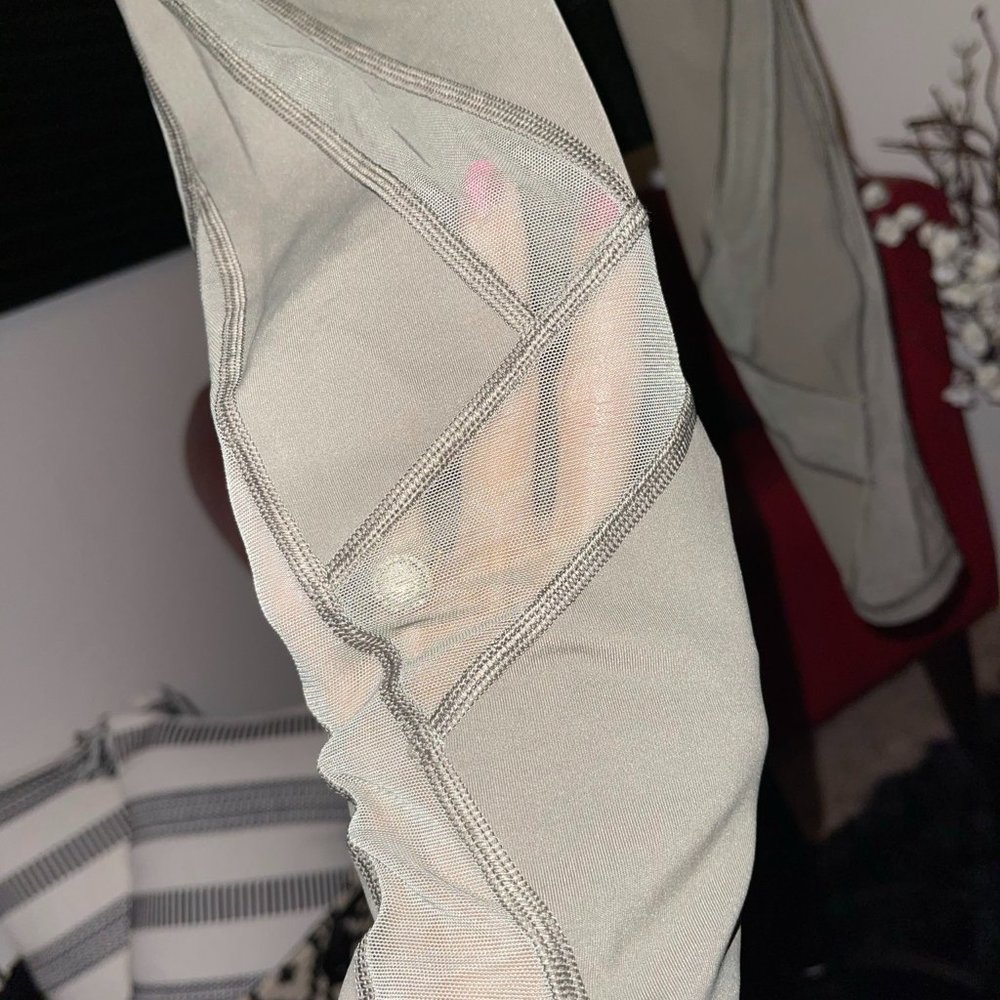 LIKE NEW Lululemon Wunder Under High-Rise Mesh sz4 - Picture 7 of 9
